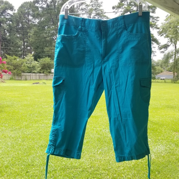 Gloria Vanderbilt Pants - Teal Capri Length Pants